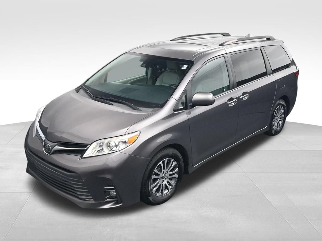 Used 2018 Toyota Sienna XLE w/ XLE Navigation Package FWD image 35