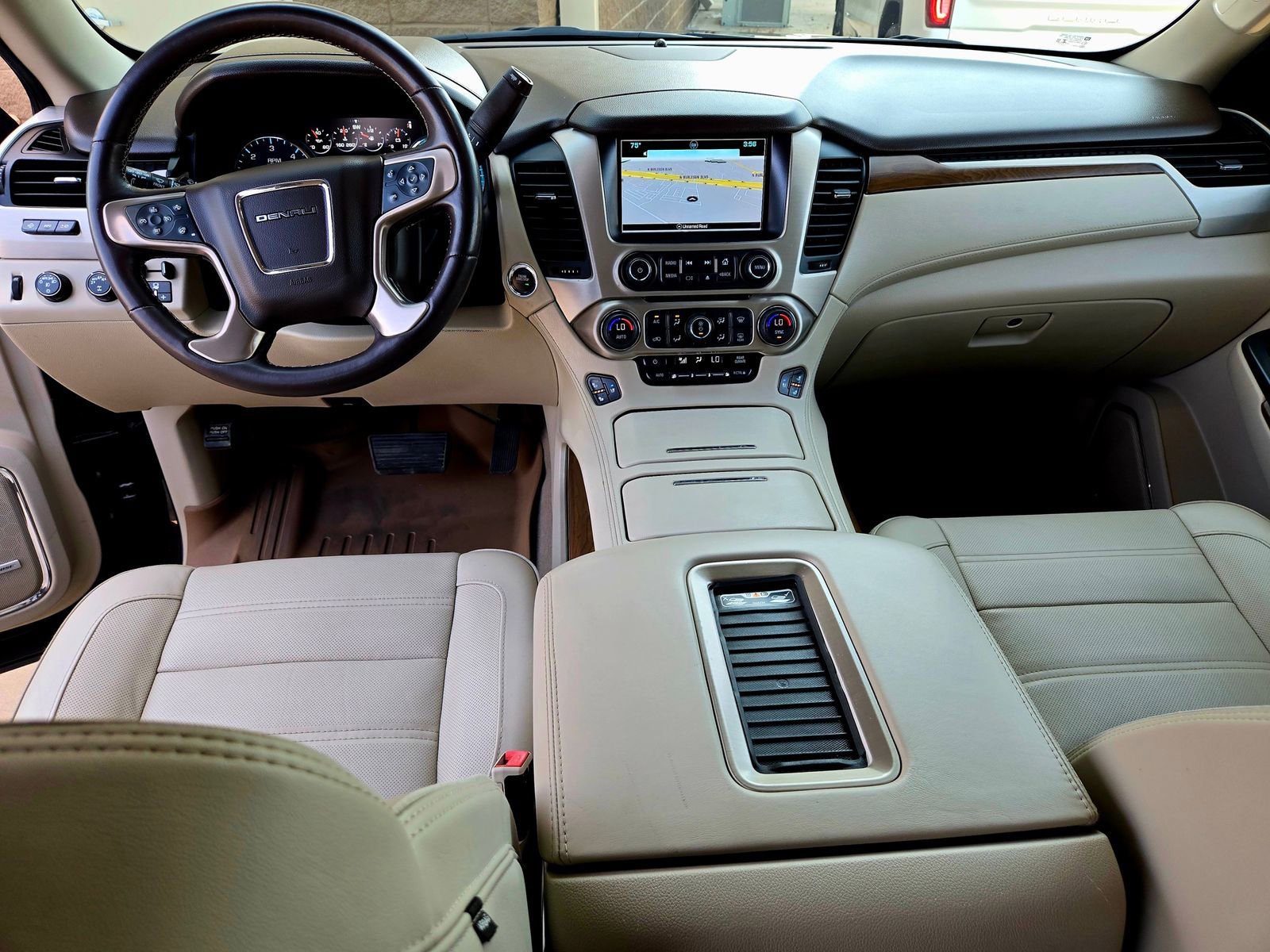 Used 2019 GMC Yukon Denali w/ Denali Ultimate Package image 8