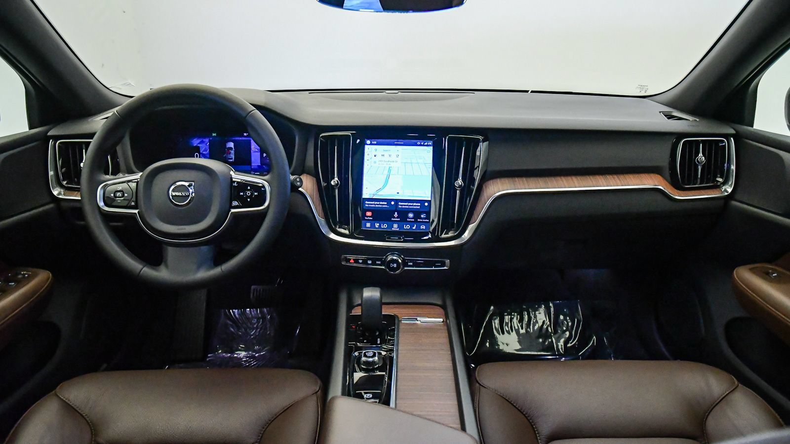 Certified 2024 Volvo V60 B5 Cross Country Plus AWD/4WD image 15