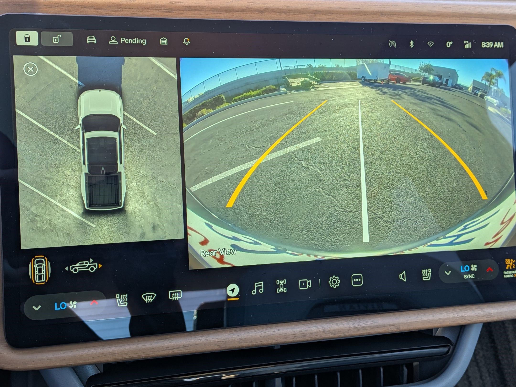 Used 2026 Rivian R1T Premium image 24