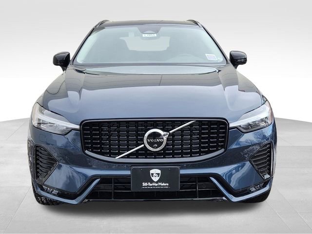 Certified 2025 Volvo XC60 B5 Plus w/ Climate Package image 5