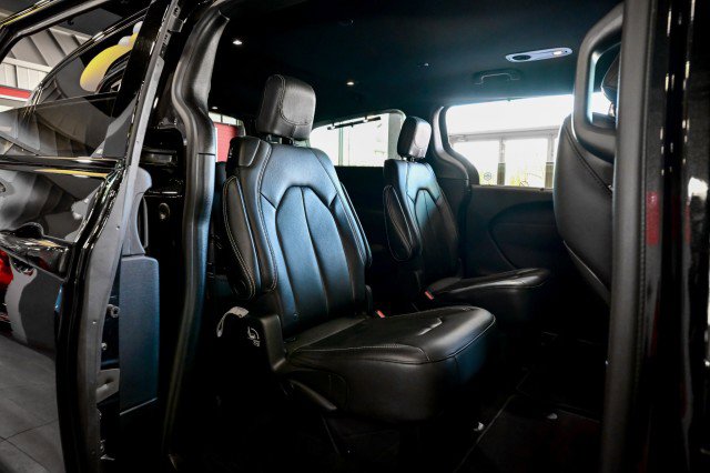 Used 2021 Chrysler Pacifica Touring-L w/ S Appearance Package image 23