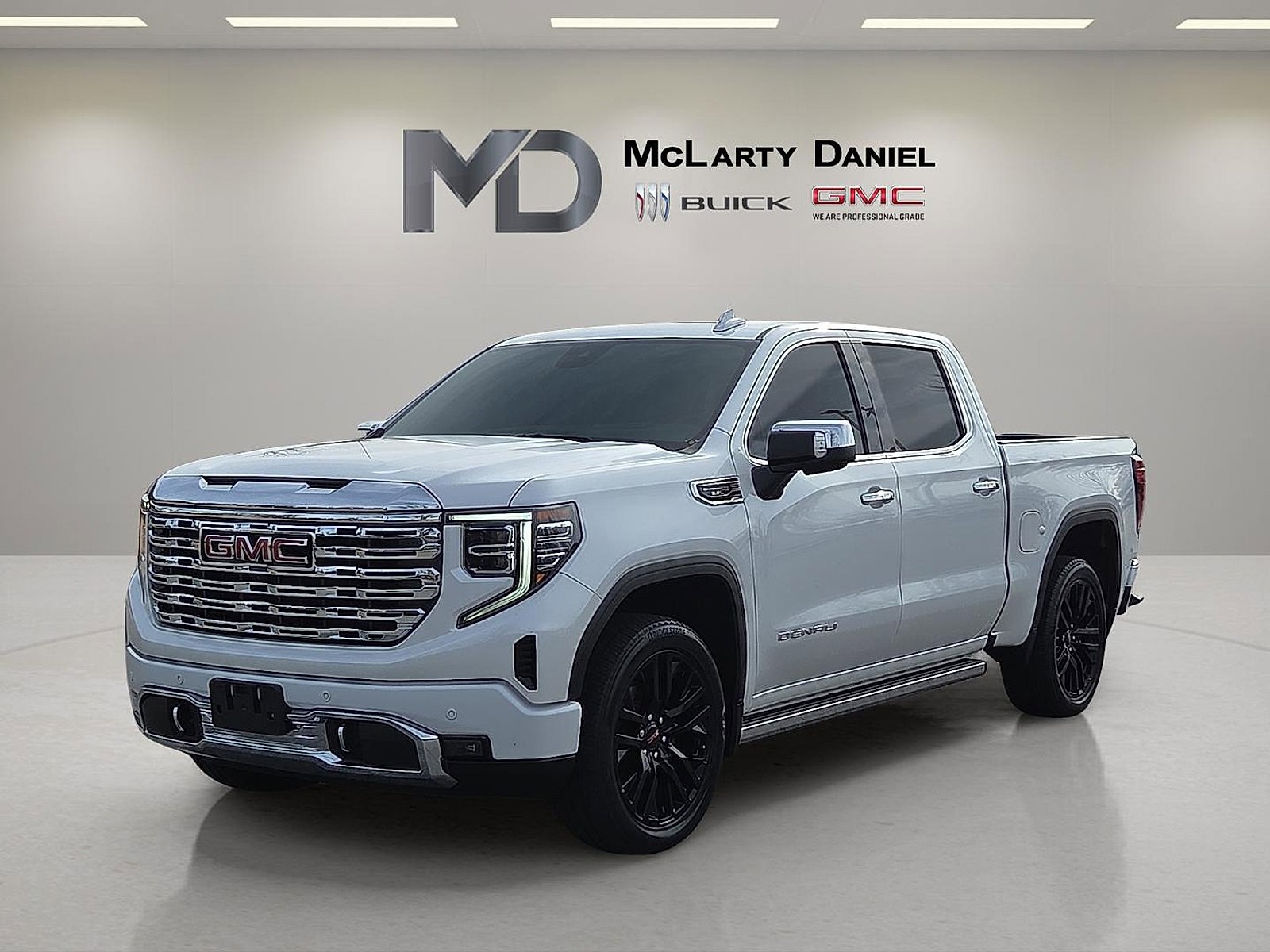 Used 2024 GMC Sierra 1500 Denali w/ Denali Reserve Package image 2