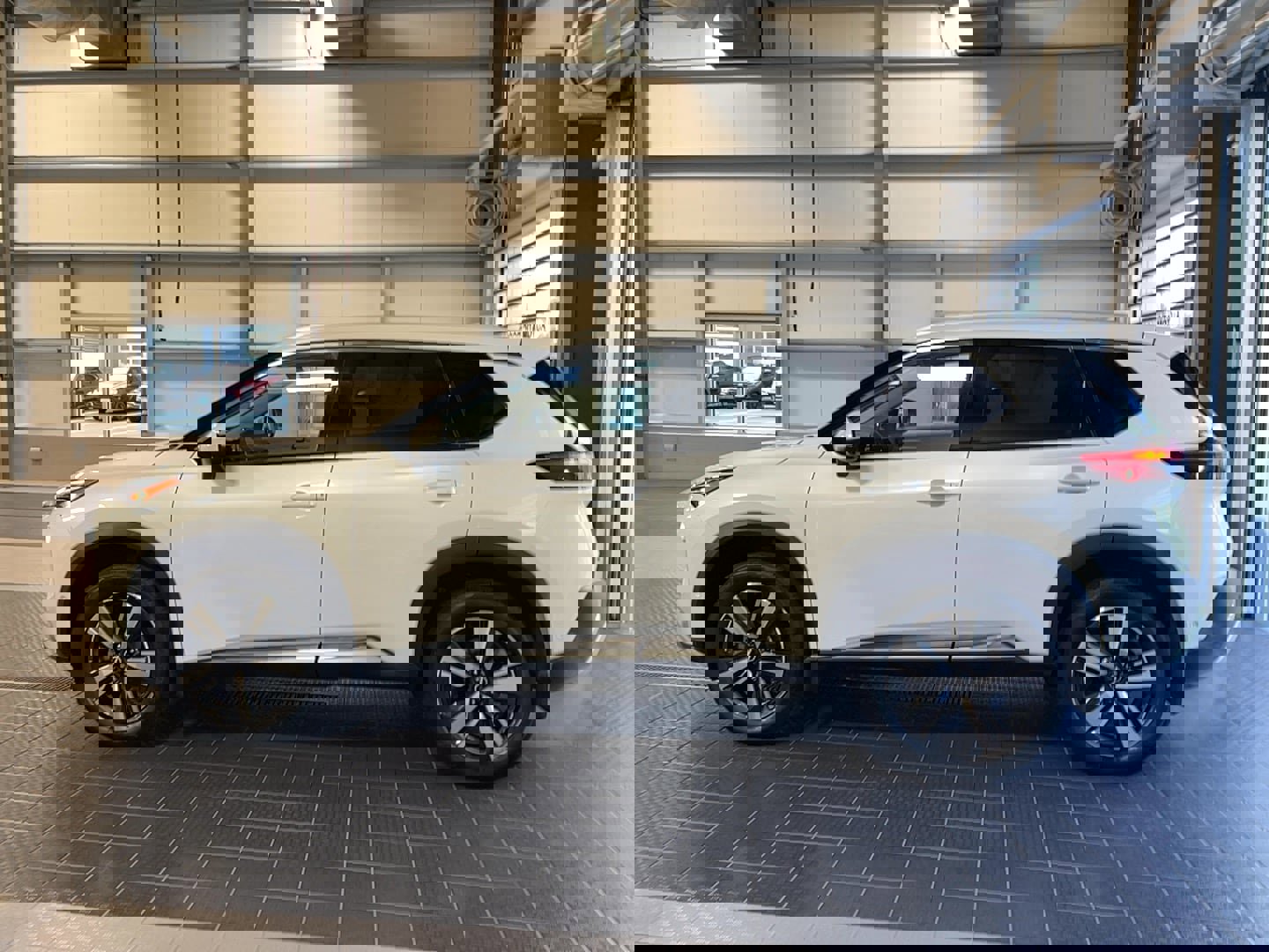 Used 2022 Nissan Rogue Platinum w/ Head-Up Display Package image 6