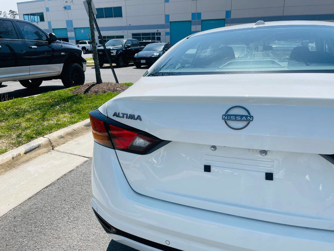 Used 2025 Nissan Altima 2.5 SV image 10