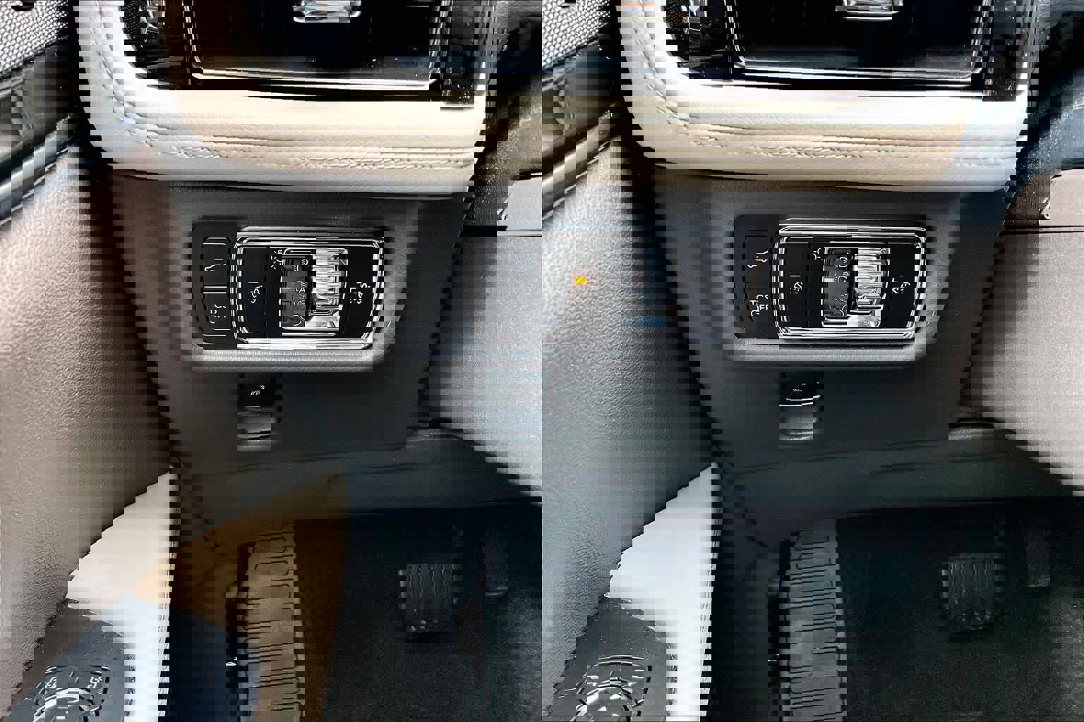 Used 2023 Lincoln Nautilus Reserve w/ Equipment Group 201A image 32