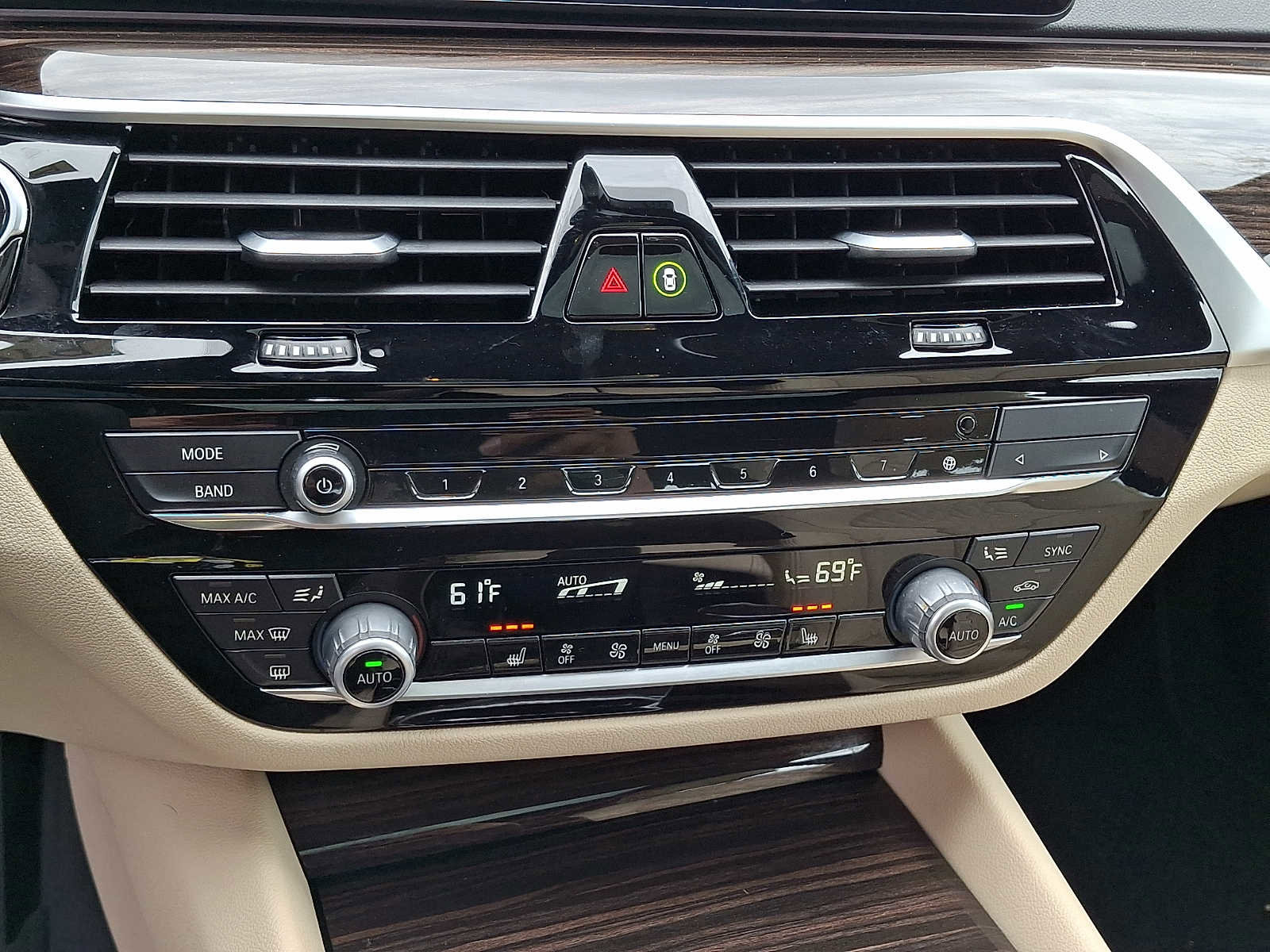 Used 2023 BMW 530i xDrive w/ Convenience Package image 17