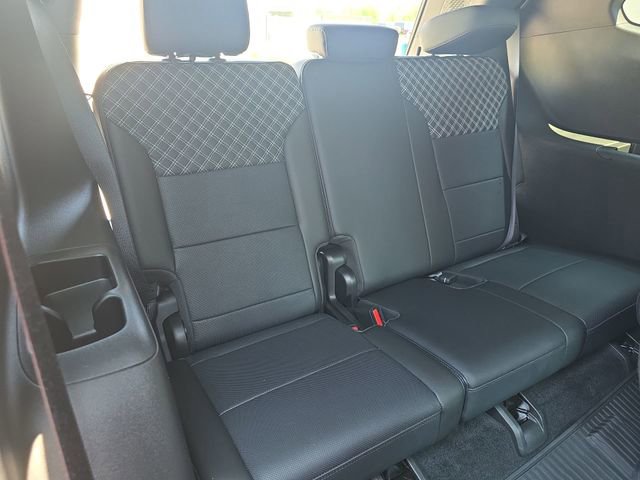 Used 2025 GMC Acadia Denali w/ Super Cruise Package FWD image 13