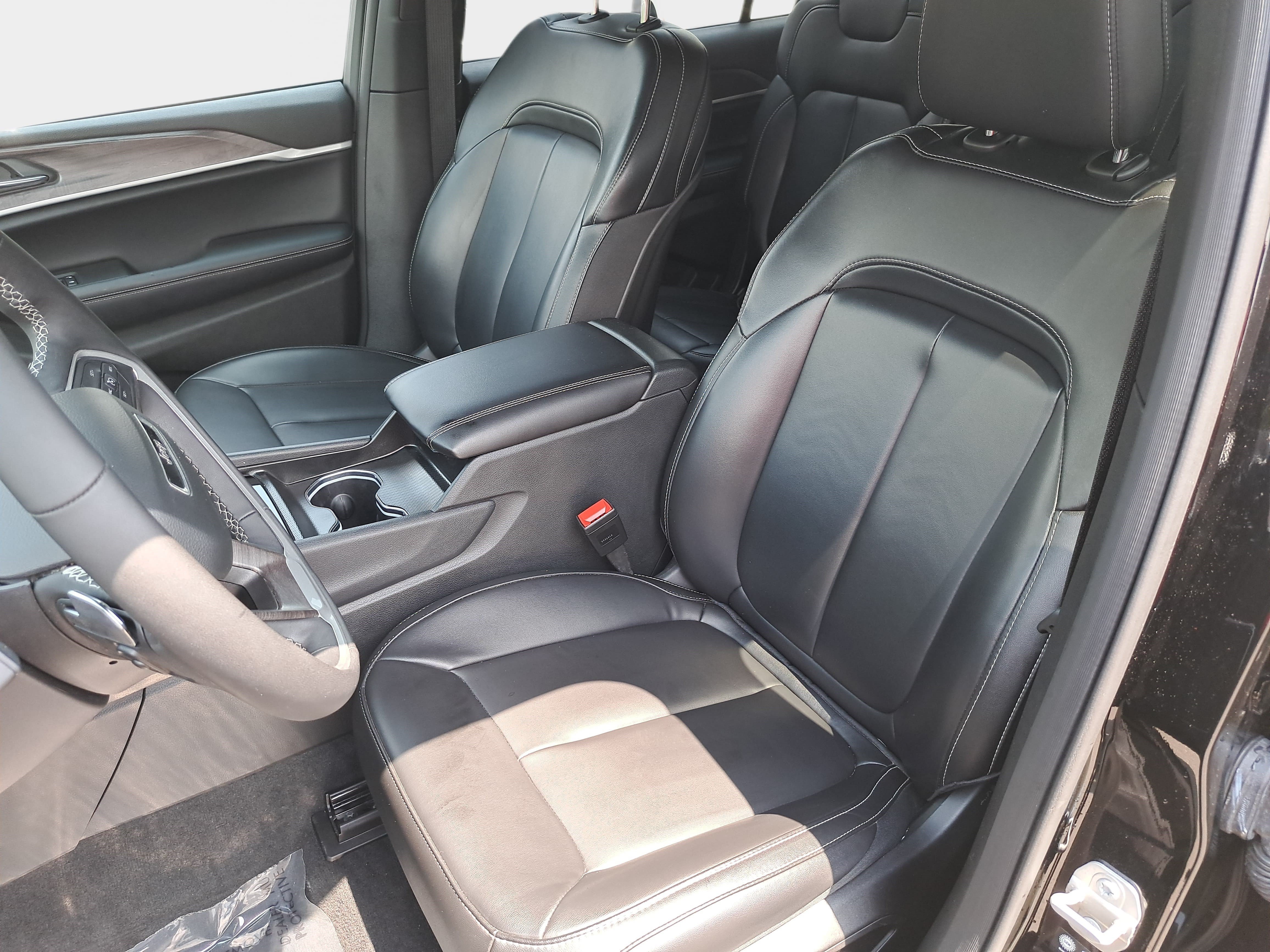 Used 2025 Jeep Grand Cherokee L Limited w/ Black Appearance Package AWD/4WD image 17