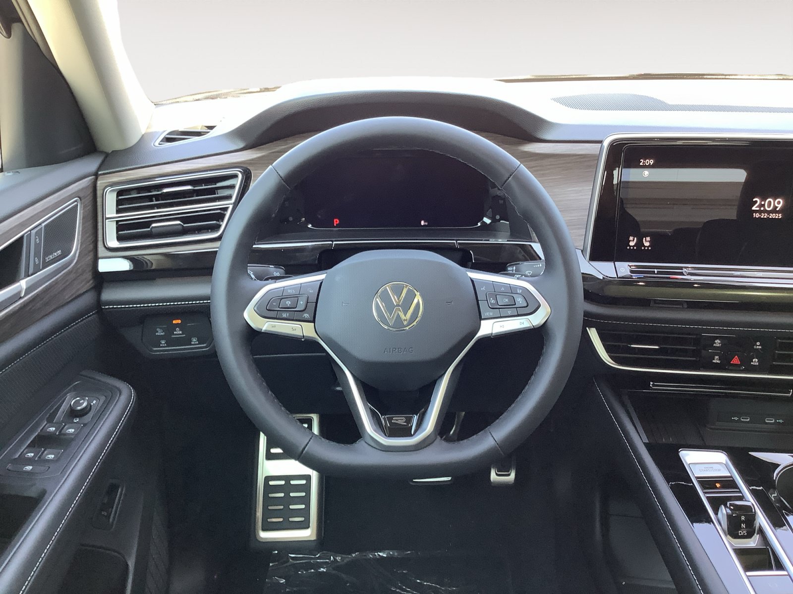 New 2026 Volkswagen Atlas SEL Premium R-Line AWD/4WD image 15