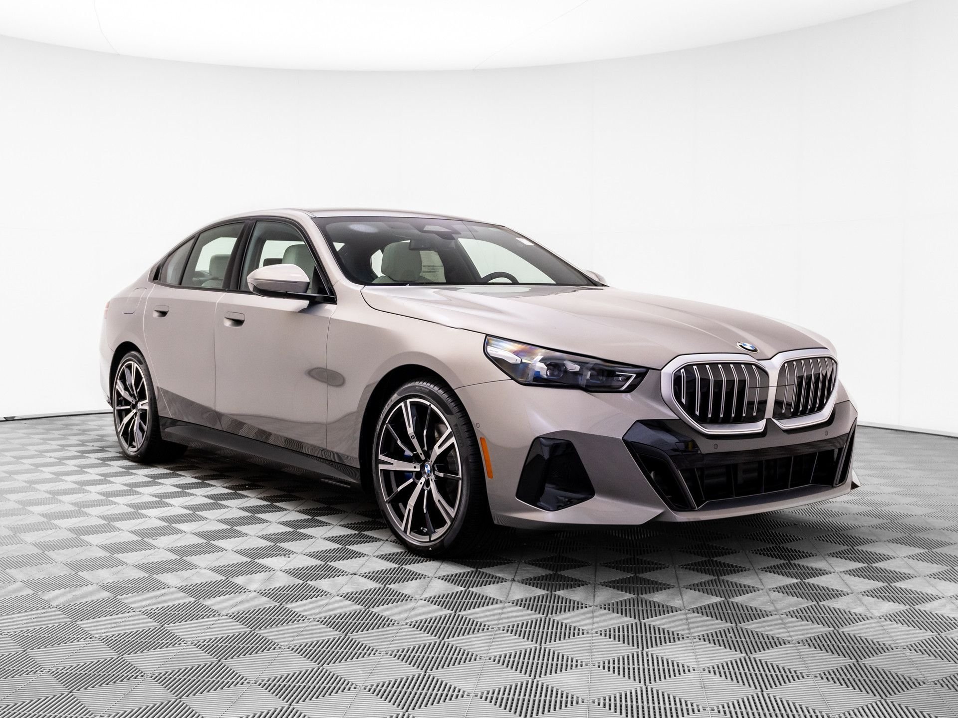 New 2026 BMW 530i xDrive w/ M Sport Package AWD/4WD image 9