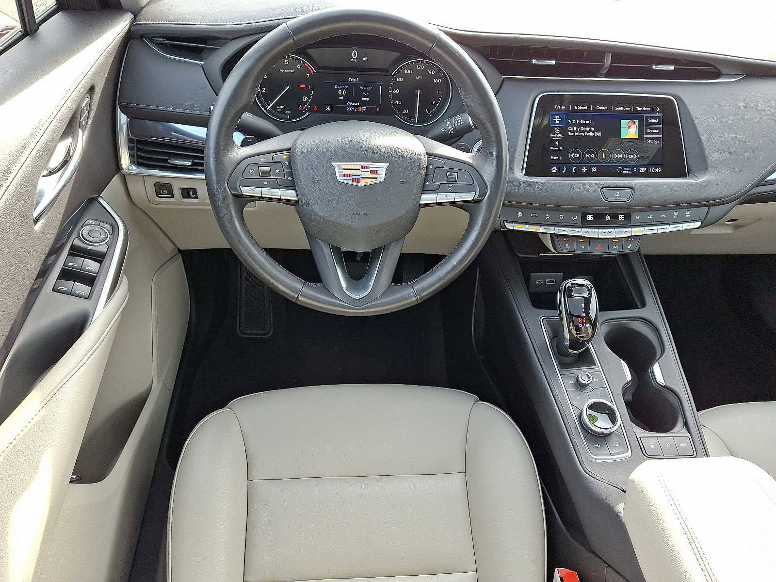 Used 2023 Cadillac XT4 Luxury w/ Cold Weather Package image 11