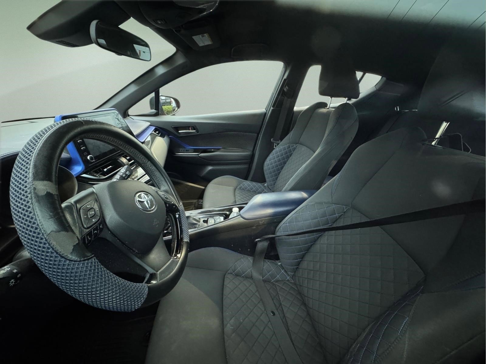 Used 2021 Toyota C-HR XLE FWD image 4