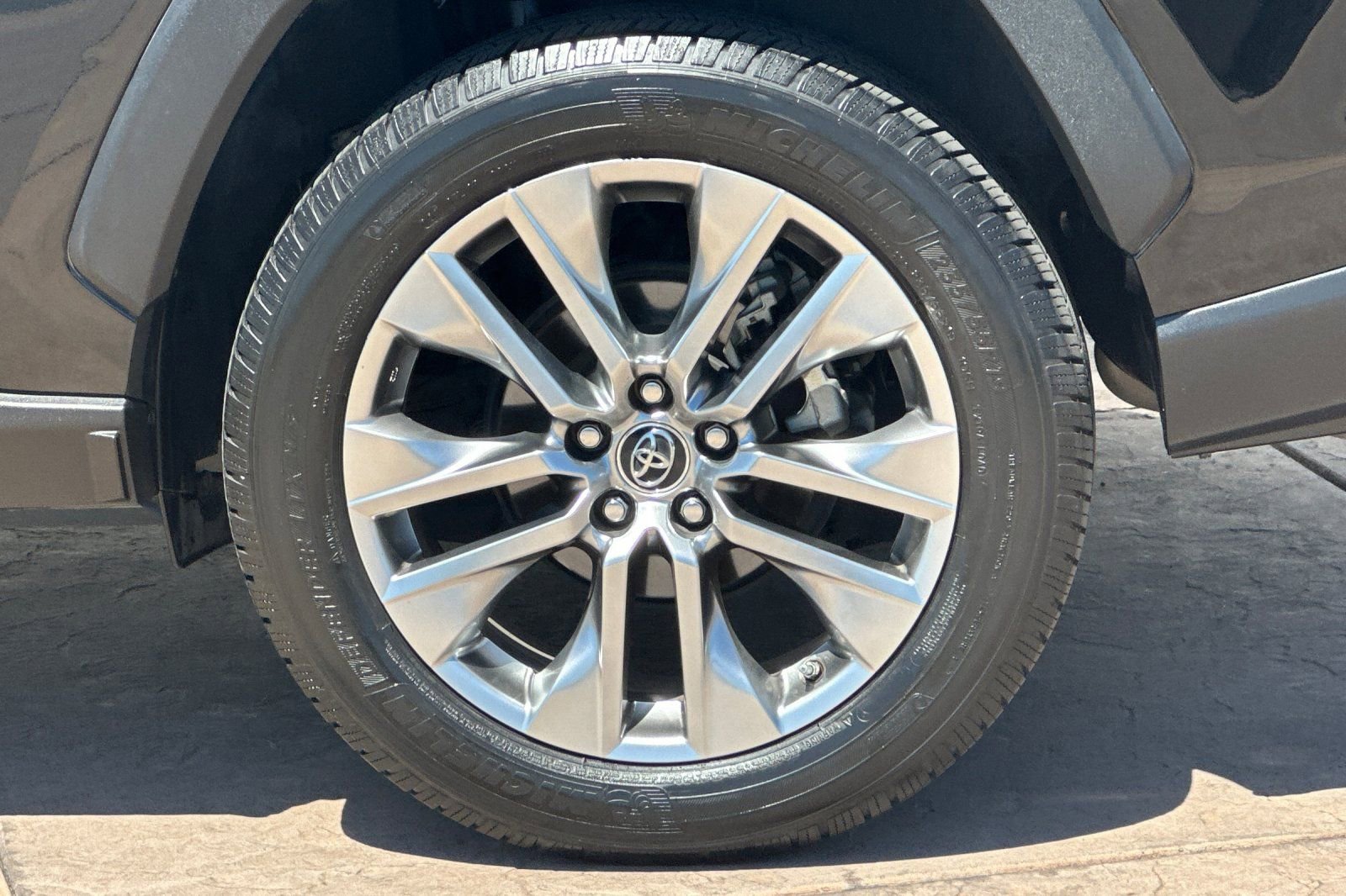 Used 2019 Toyota RAV4 Limited w/ Advanced Technology Package AWD/4WD image 33