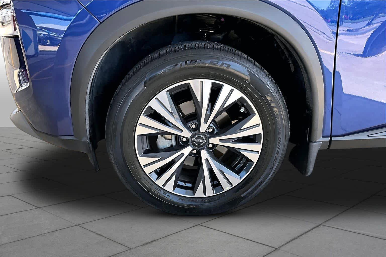 Used 2023 Nissan Rogue SV w/ SV Premium B Package FWD image 11