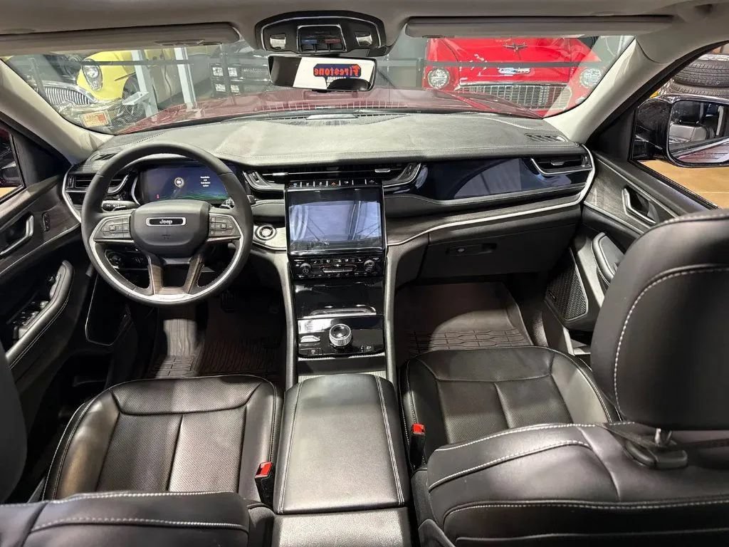 Used 2023 Jeep Grand Cherokee 30th Anniversary AWD/4WD image 14