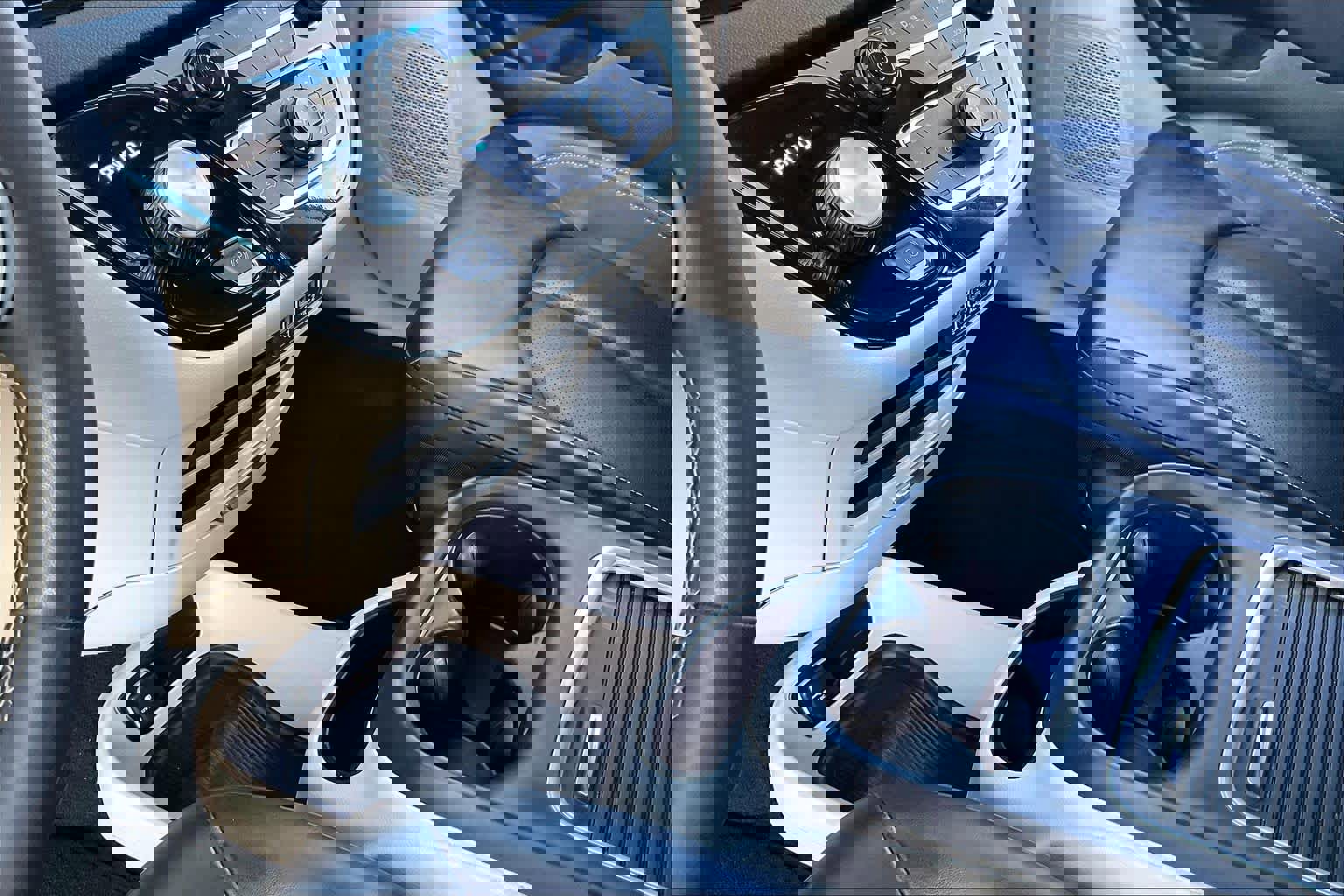 Used 2023 Chrysler Pacifica Touring-L image 15