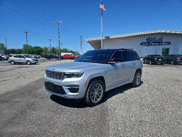 Used 2023 Jeep Grand Cherokee Summit w/ Adv Protech Group IV AWD/4WD image 2