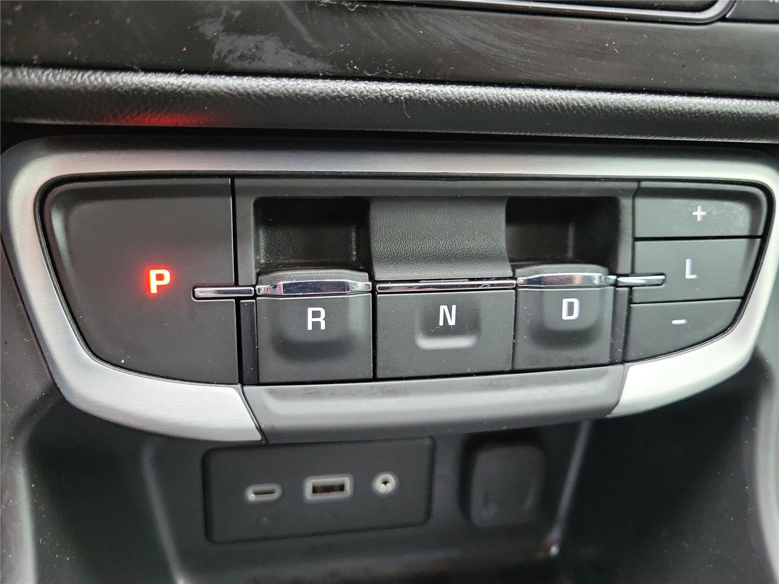 Used 2024 GMC Terrain SLE image 28