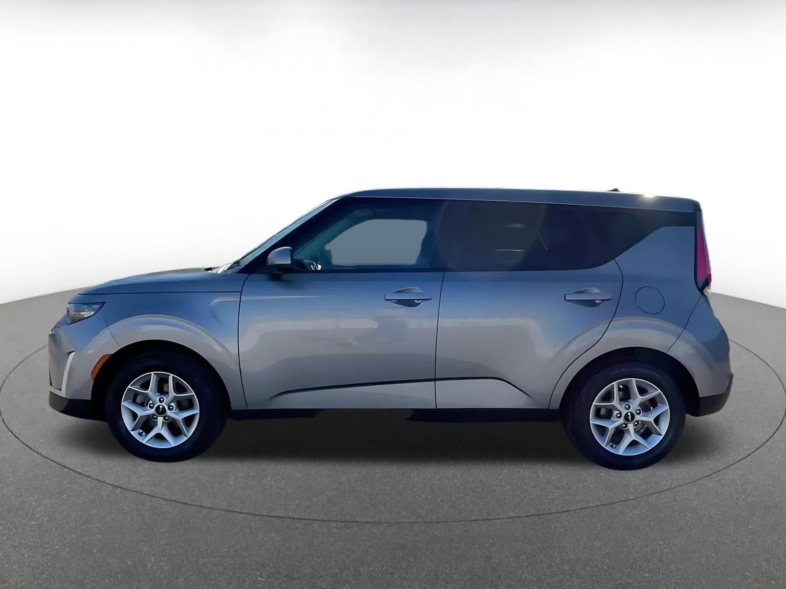 Used 2025 Kia Soul LX w/ LX Technology Package image 9