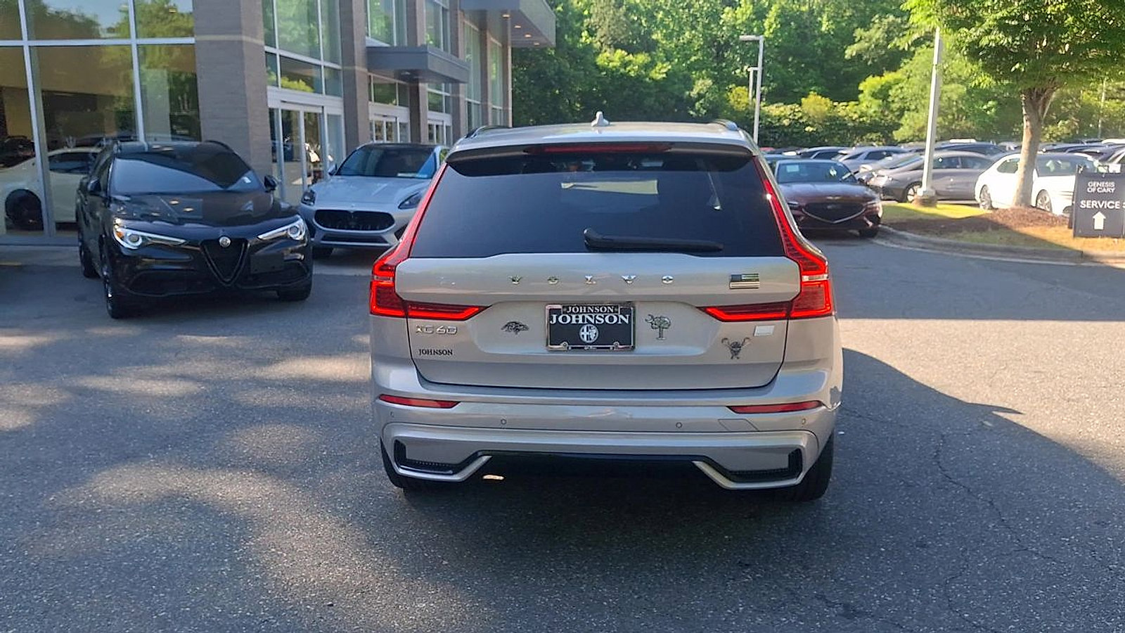 Used 2023 Volvo XC60 T8 Ultimate w/ Climate Package AWD/4WD image 7