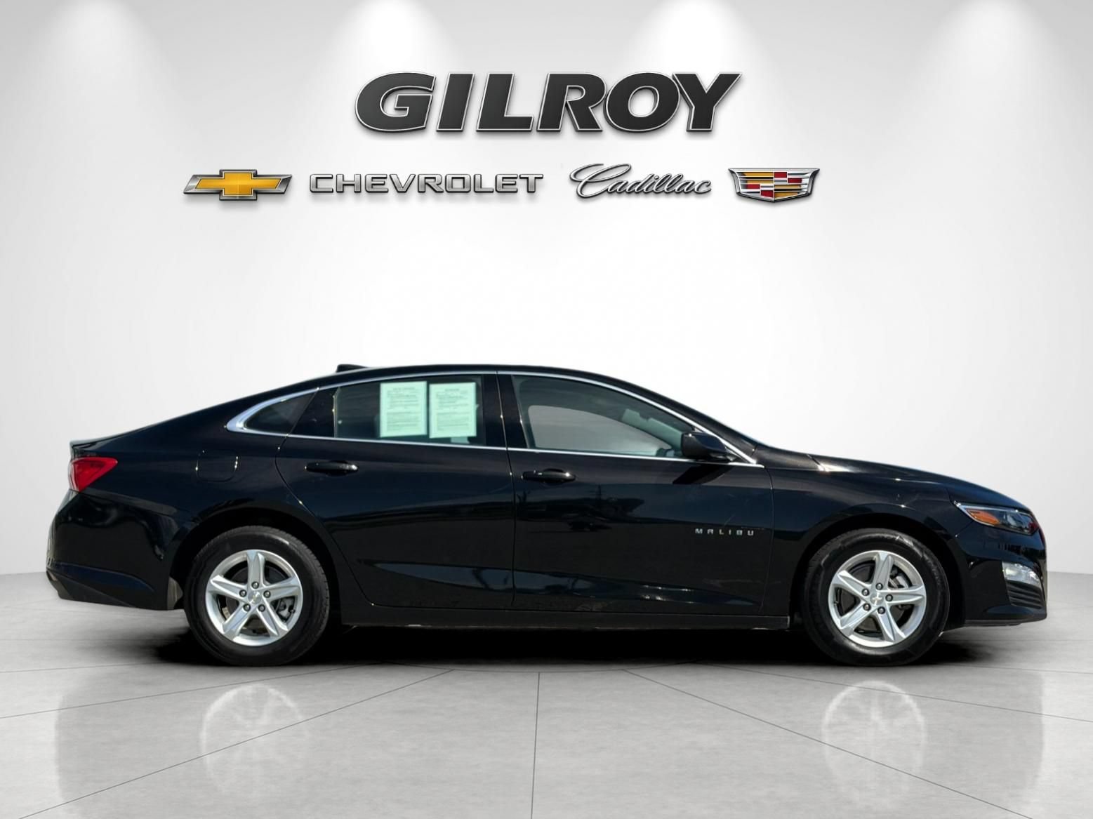 Used 2023 Chevrolet Malibu LT FWD image 2