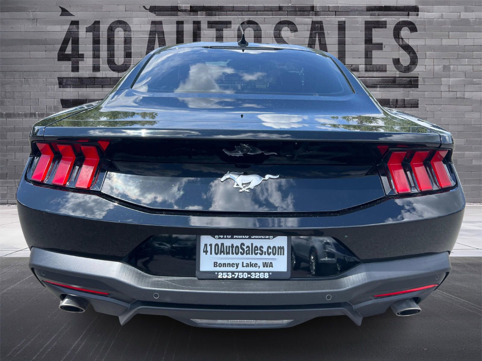 Used 2024 Ford Mustang Coupe image 4