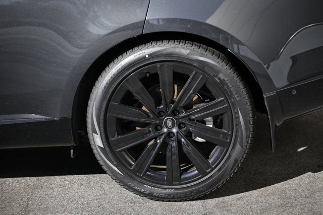 New 2025 Land Rover Range Rover Long Wheelbase SE image 8