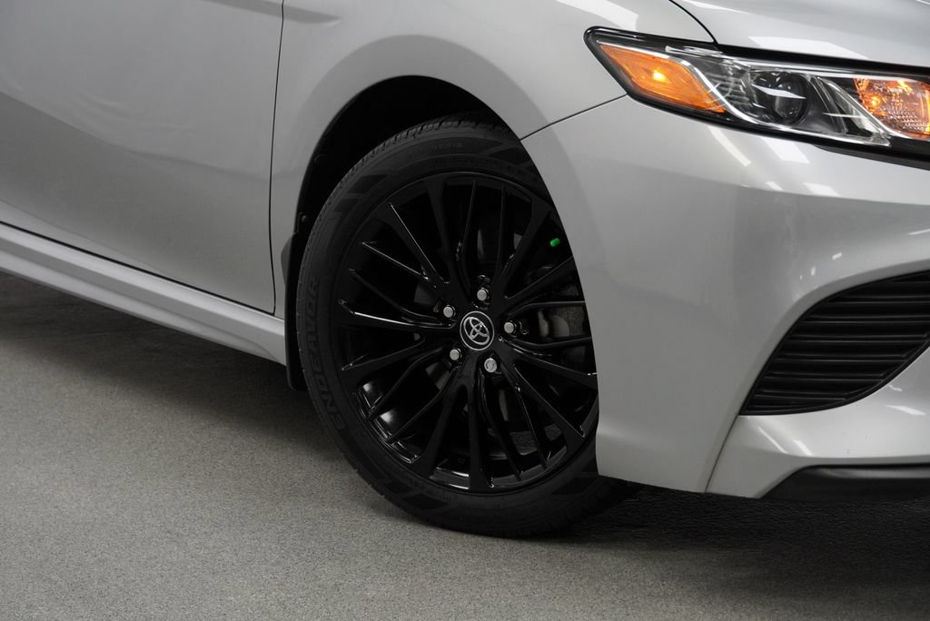 Used 2020 Toyota Camry SE FWD image 4