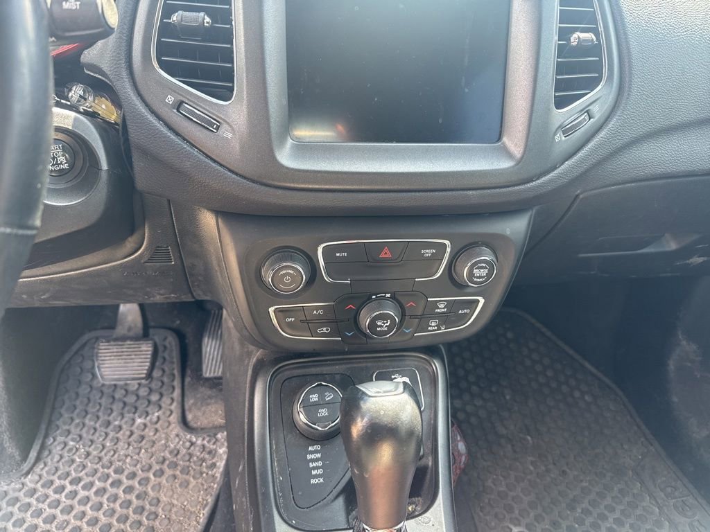 Used 2017 Jeep Compass Trailhawk w/ Leather Interior Group AWD/4WD image 14