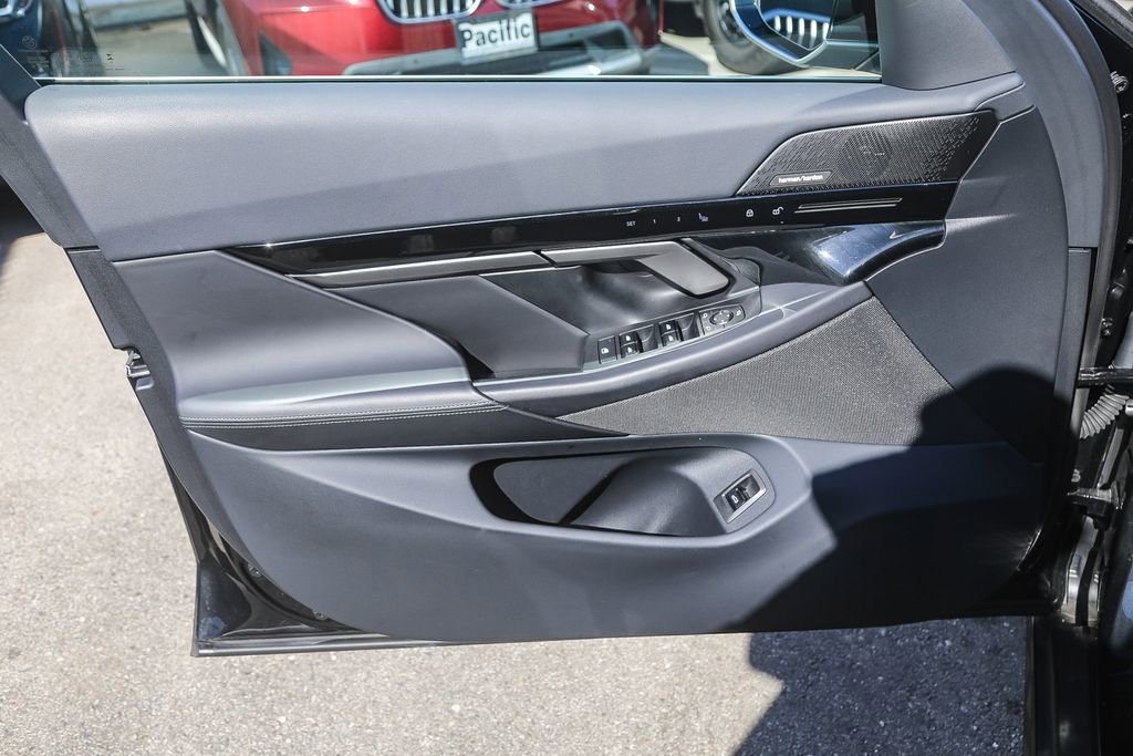 Certified 2025 BMW 530i RWD image 17