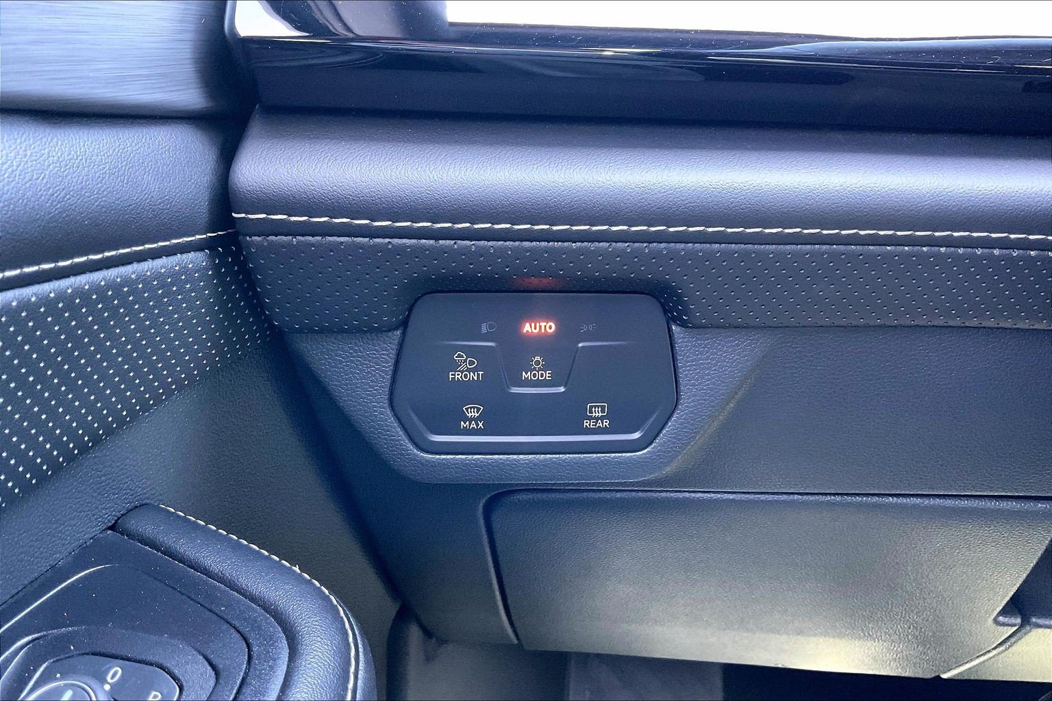 Used 2024 Volkswagen Atlas Cross Sport SE FWD image 34