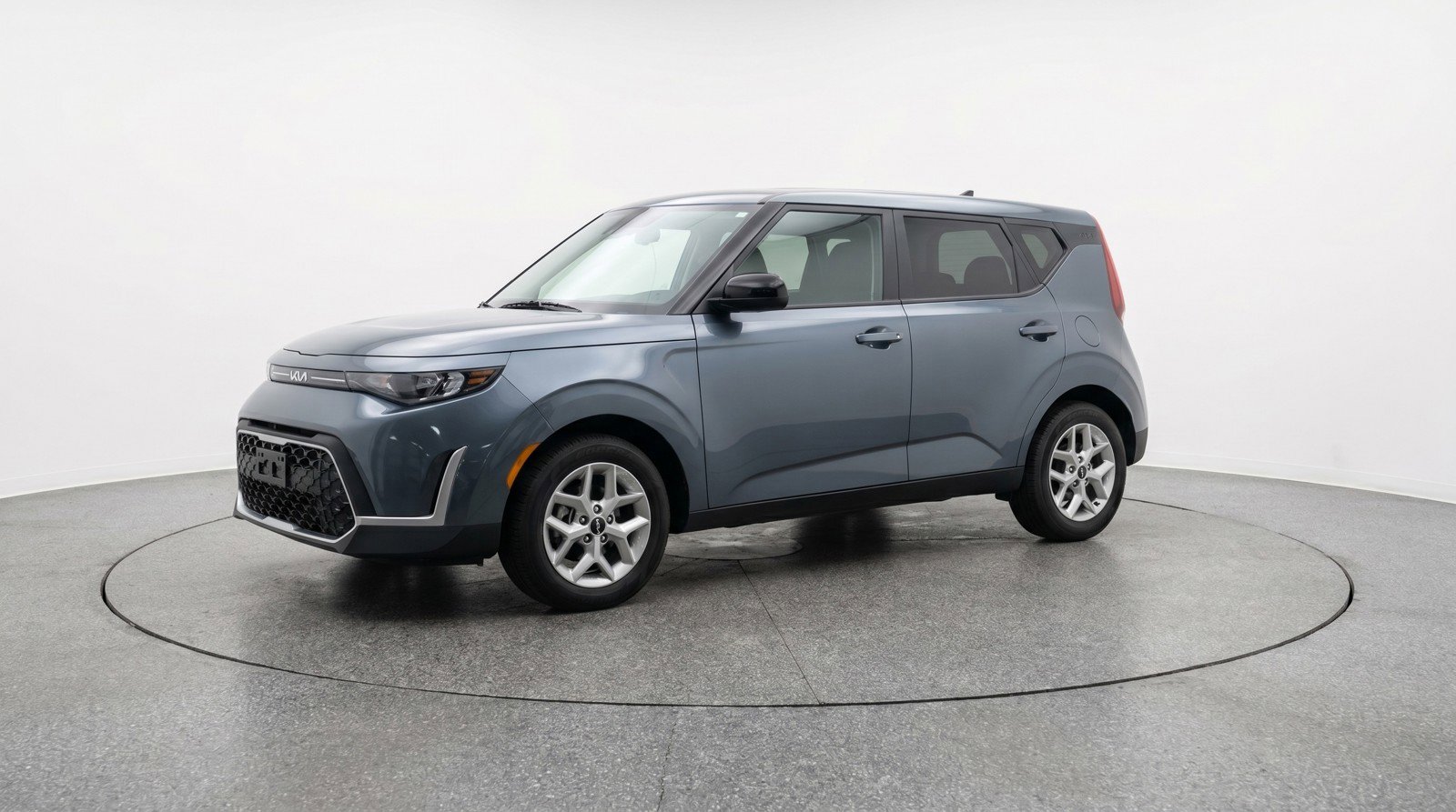 Used 2025 Kia Soul LX w/ LX Technology Package FWD image 3