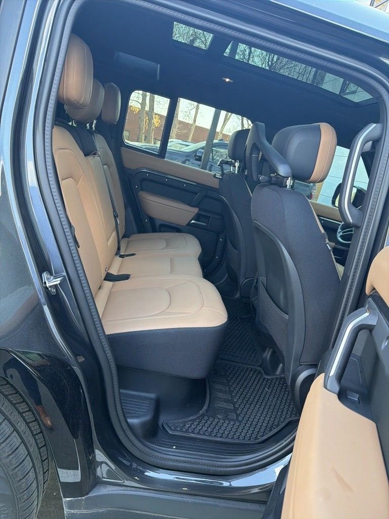 Used 2025 Land Rover Defender 110 V8 image 9