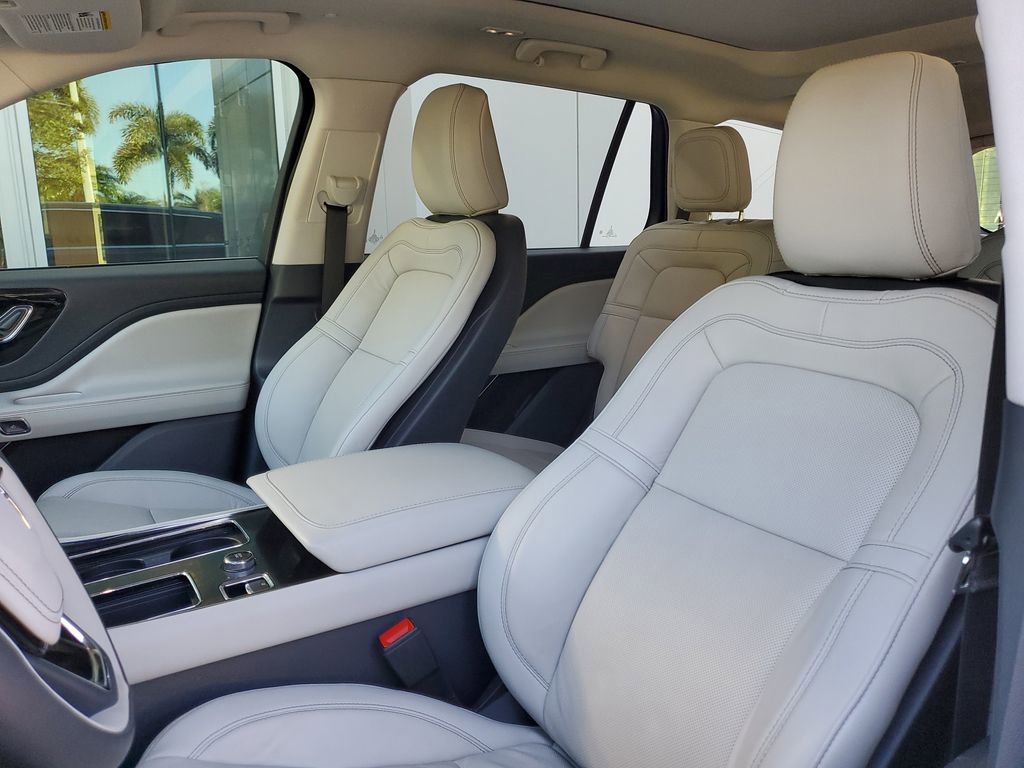 Certified 2025 Lincoln Aviator Reserve w/ Illumination Package image 23