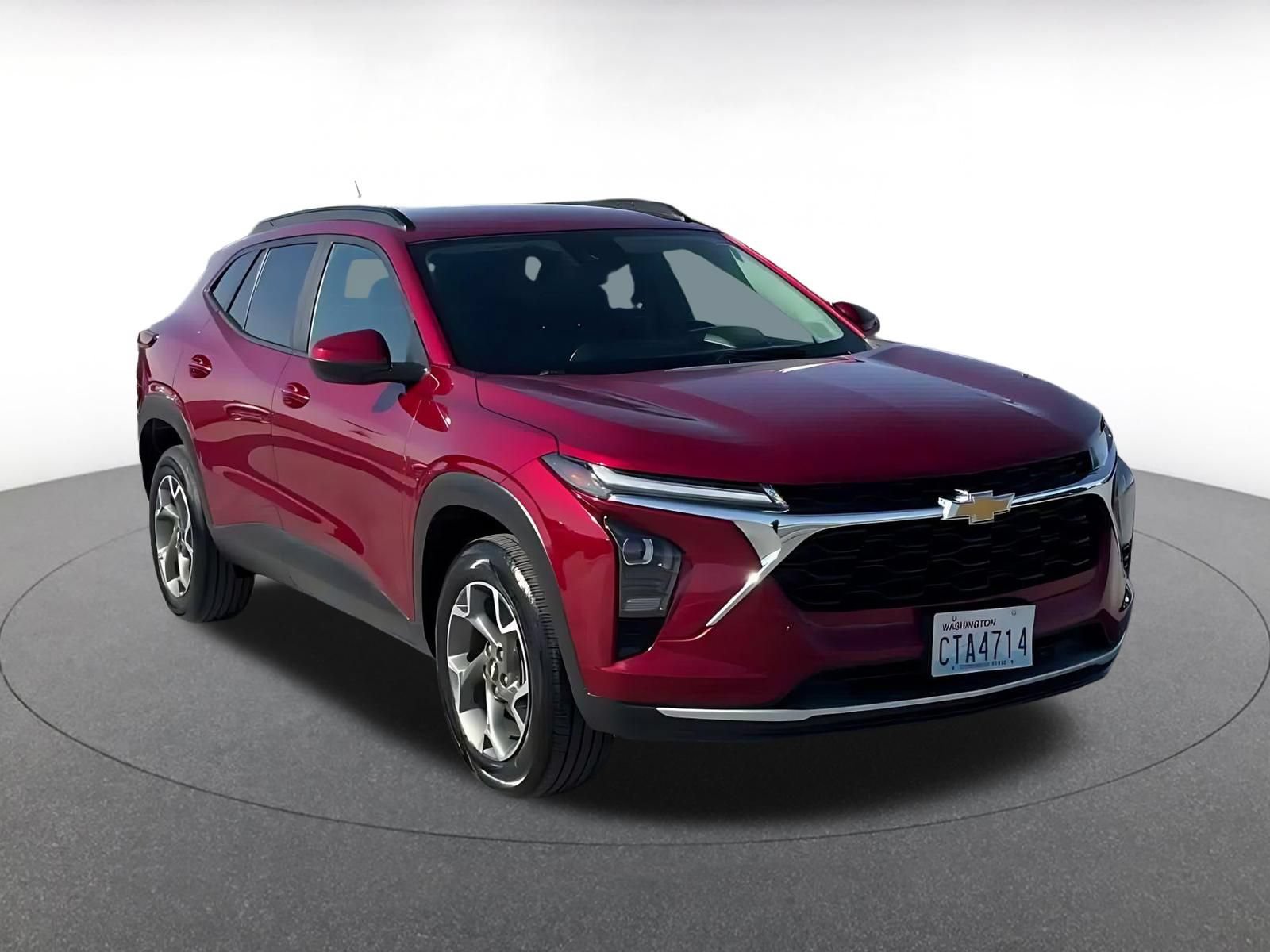 Used 2025 Chevrolet Trax LT w/ LT Convenience Package FWD image 3