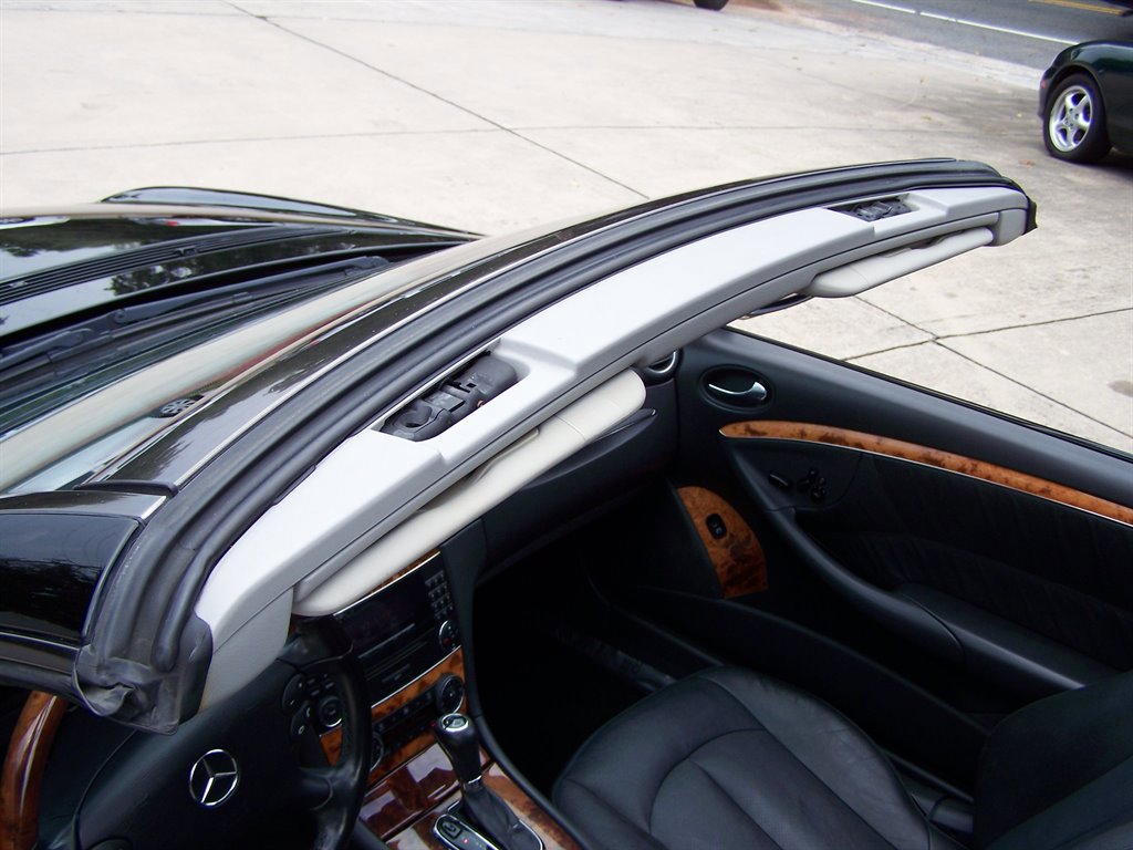 Used 2005 Mercedes-Benz CLK 500 Cabriolet image 38