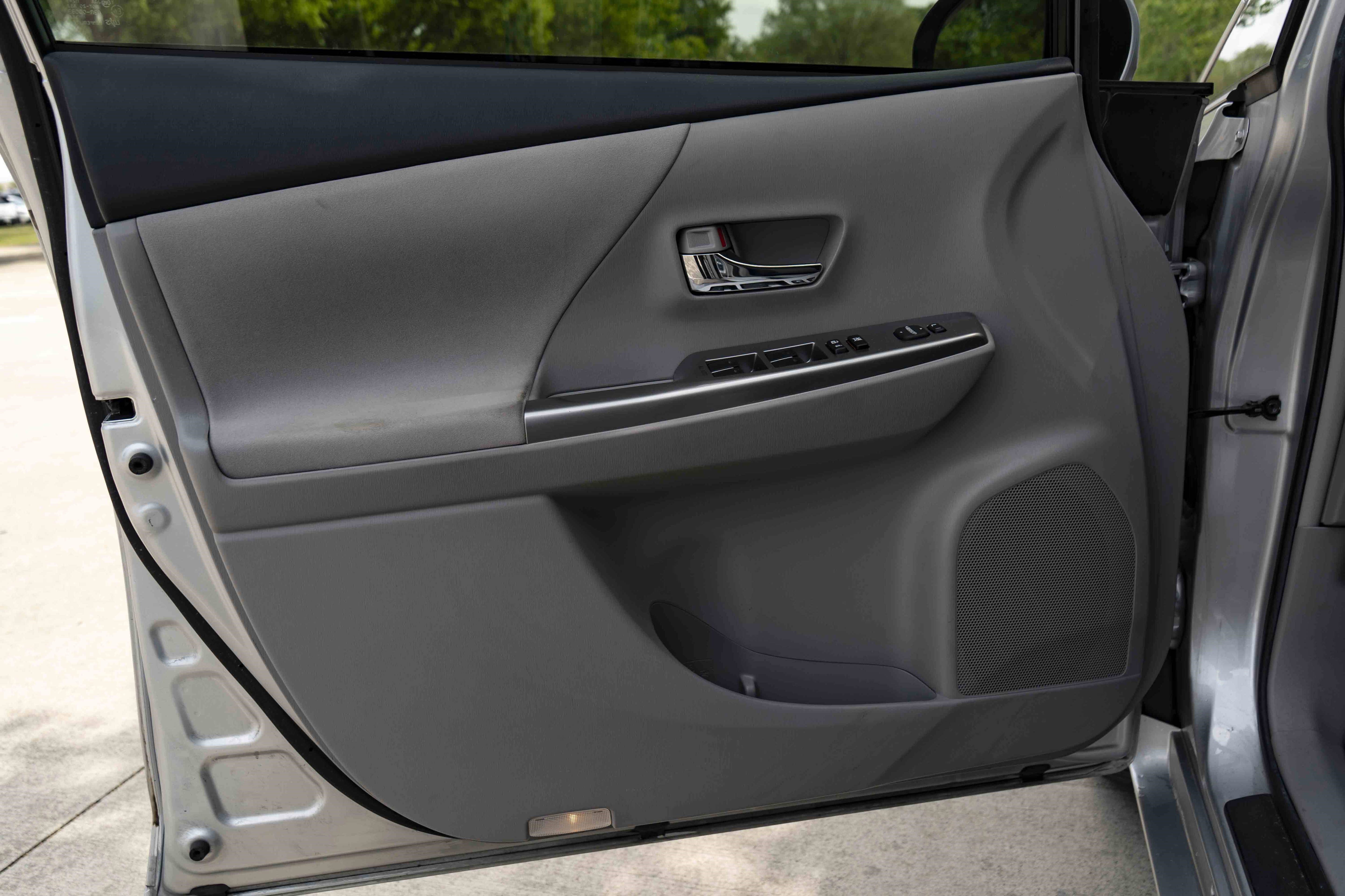 Used 2017 Toyota Prius V Three image 36