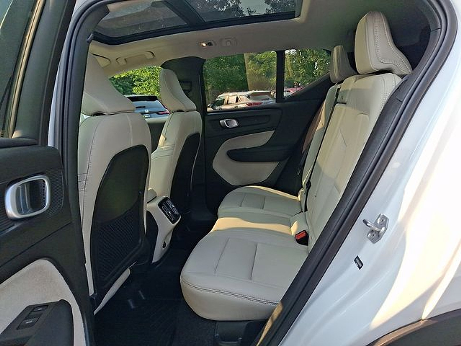 Used 2020 Volvo XC40 T5 Inscription w/ Protection Package AWD/4WD image 10