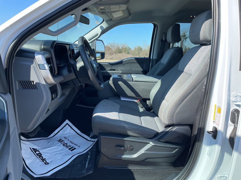 Used 2025 Ford F350 XLT image 12