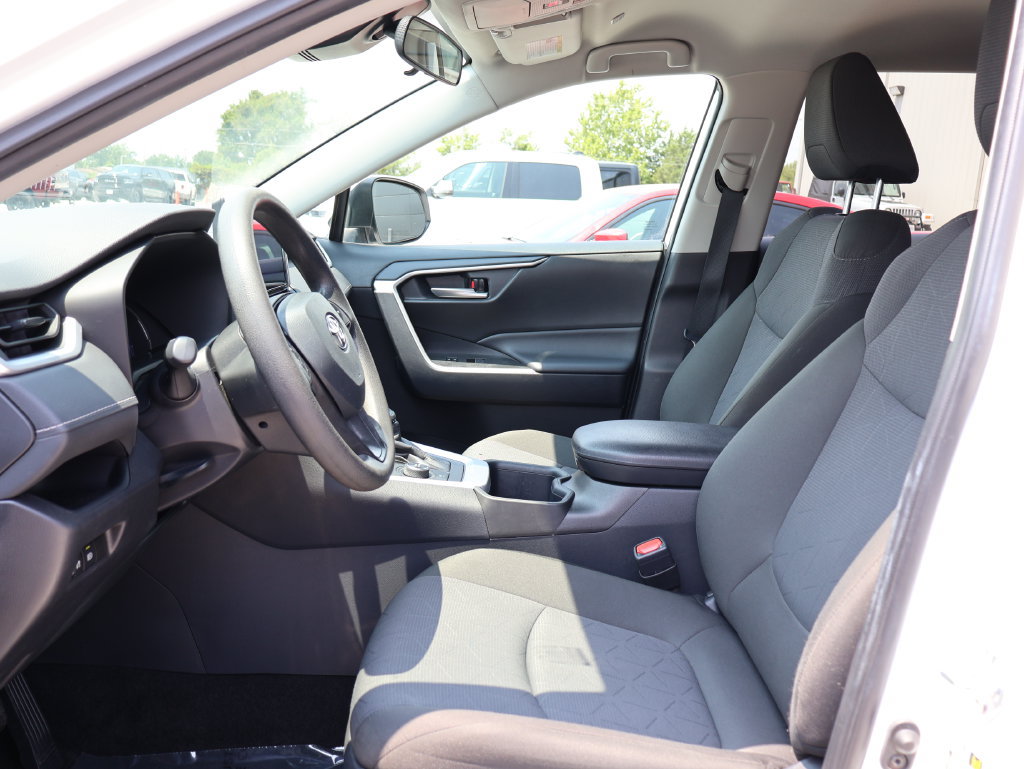 Used 2025 Toyota RAV4 XLE AWD/4WD image 21