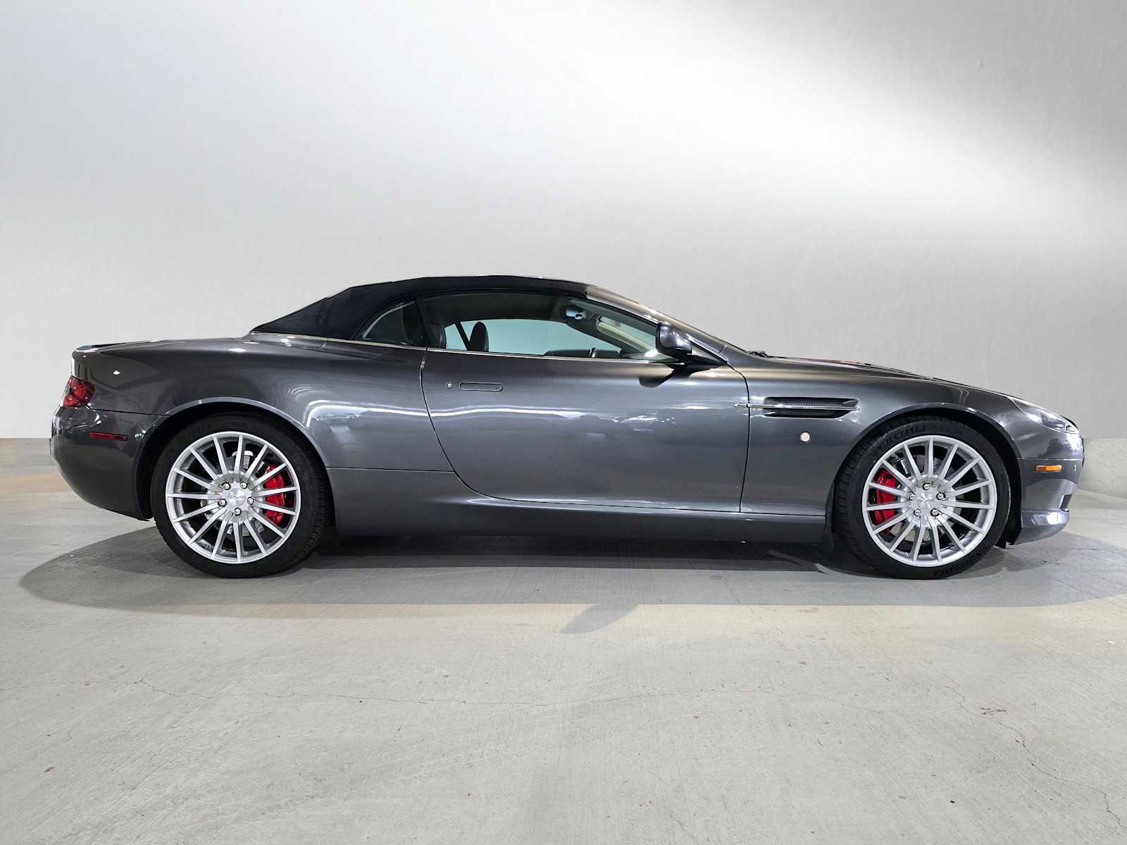 Used 2008 Aston Martin DB9 Volante image 2