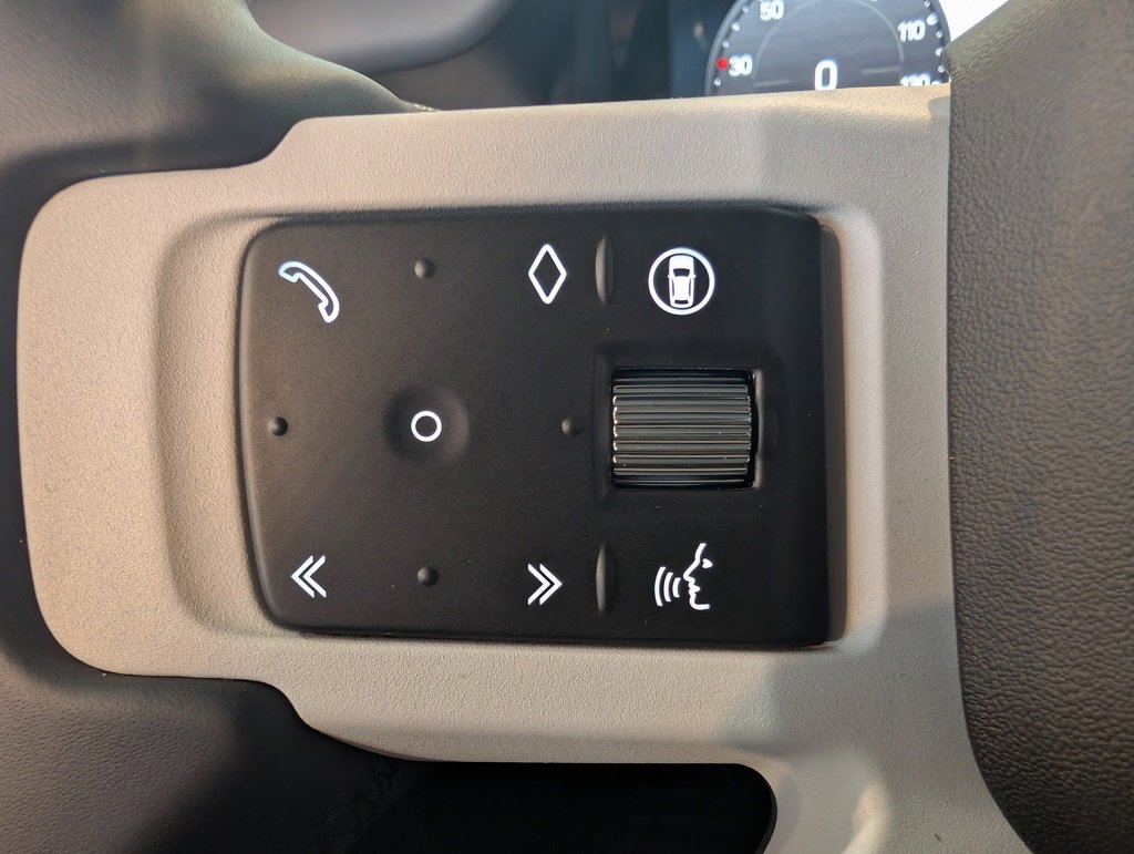 New 2025 Land Rover Defender 110 S image 17