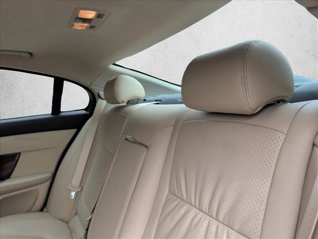 Used 2010 Jaguar XF Premium RWD image 14