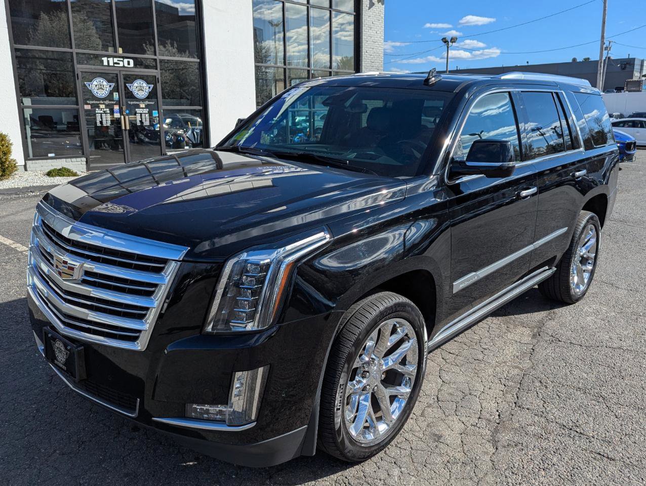 Used 2020 Cadillac Escalade Platinum AWD/4WD image 2