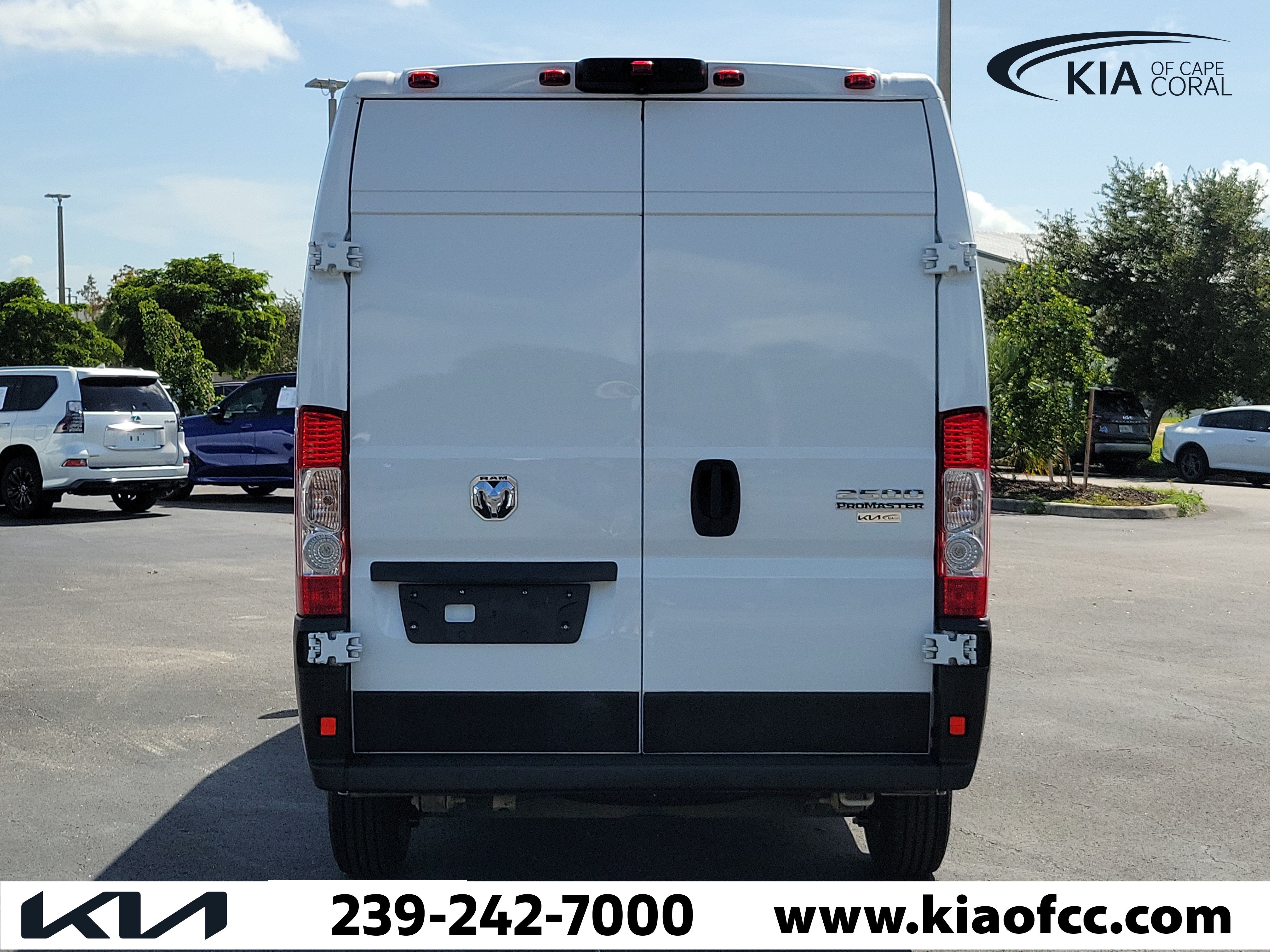 Used 2025 RAM ProMaster 2500 w/ Convenience Group FWD image 5