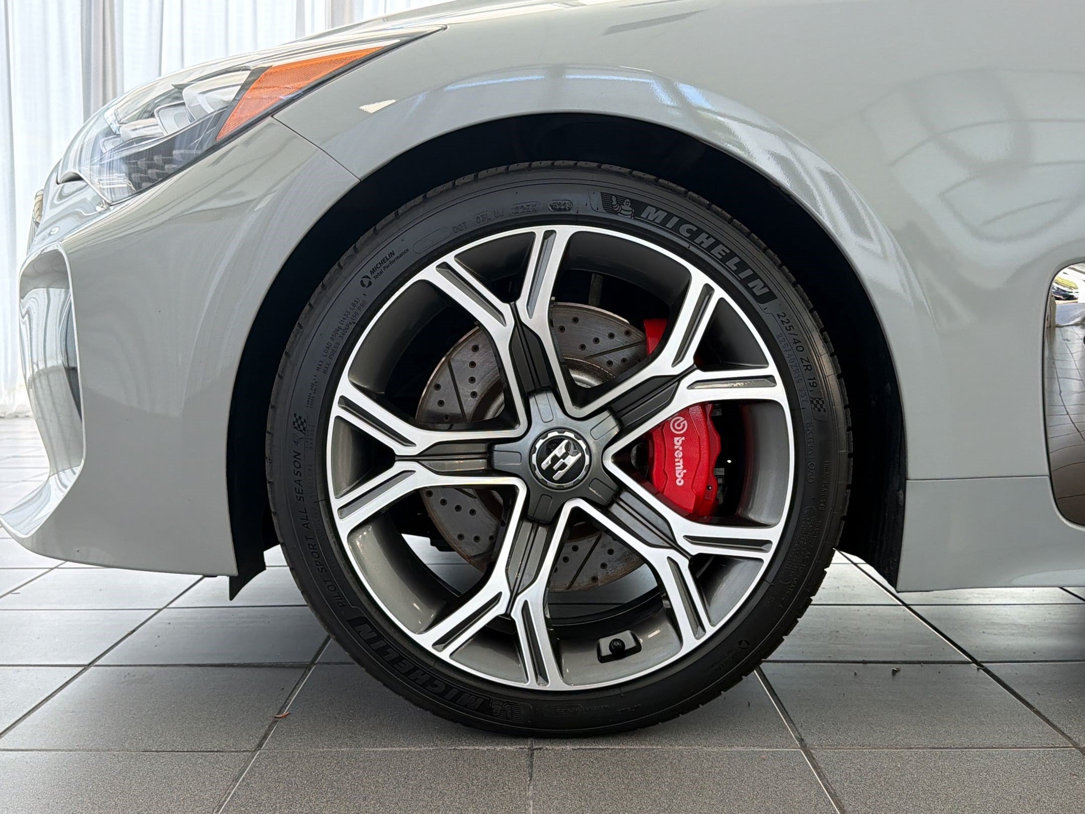 Used 2020 Kia Stinger GT1 RWD image 12