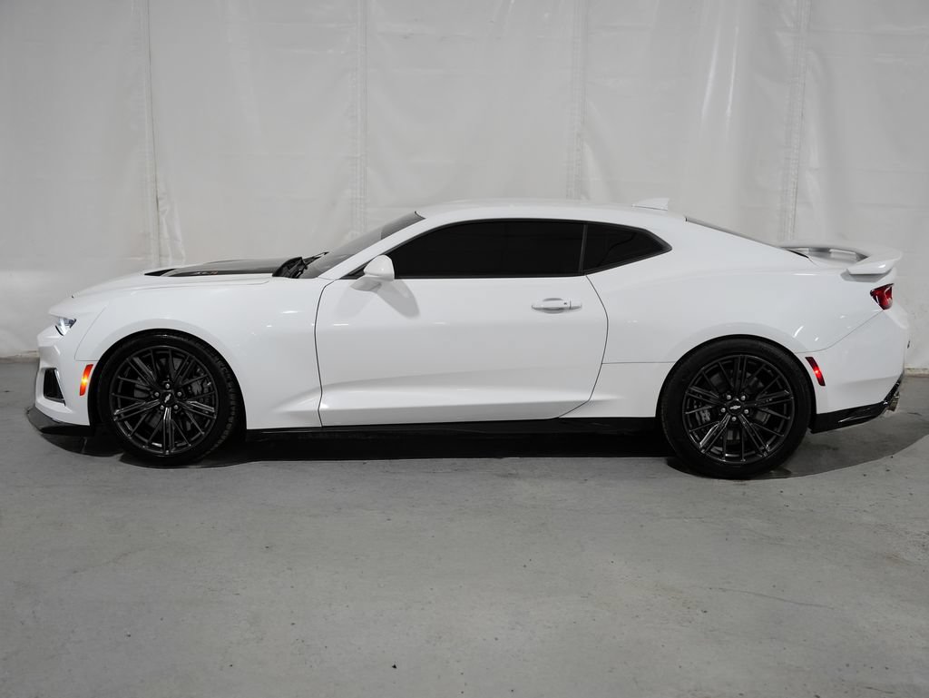 Used 2018 Chevrolet Camaro ZL1 RWD image 2