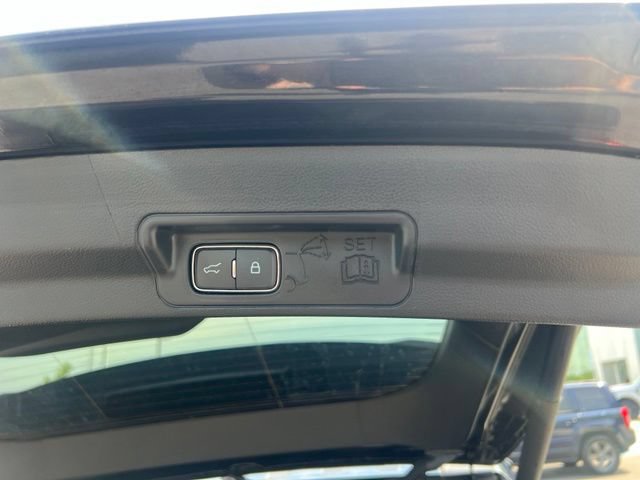 Used 2024 Ford Explorer Platinum w/ Technology Package AWD/4WD image 17