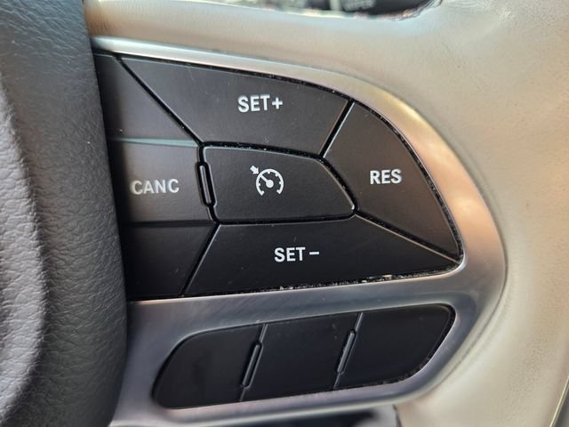 Used 2019 Chrysler Pacifica Limited FWD image 30